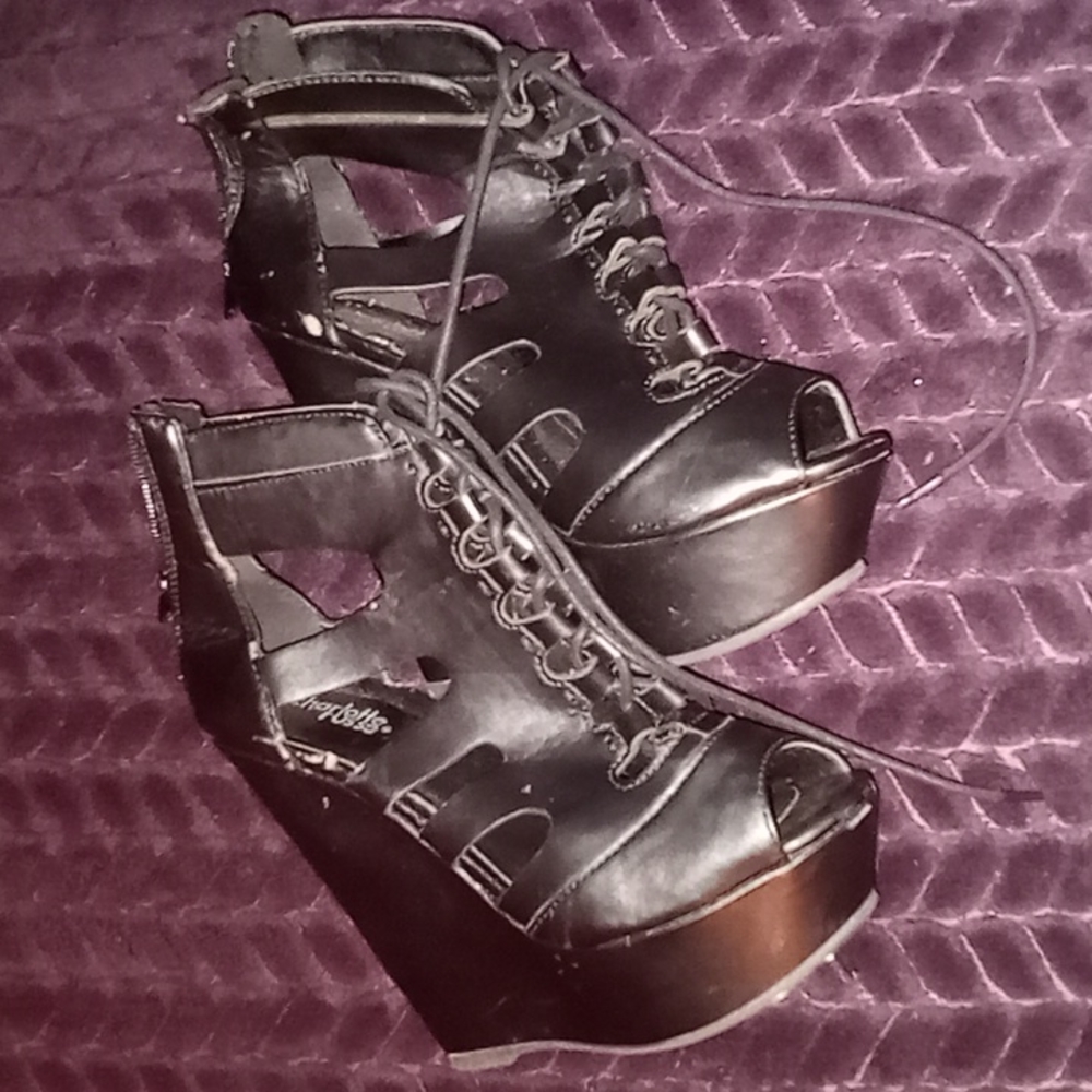 Charlotte Russe heels black size 6